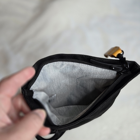 Sherpani Crossbody - Picture 7 of 10